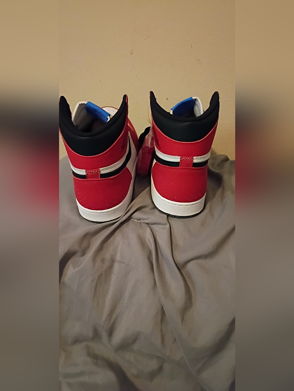 Nike Air Jordan 1 Retro High OG Red/White/Black Sneakers spider man origin story - Picture 4 of 15